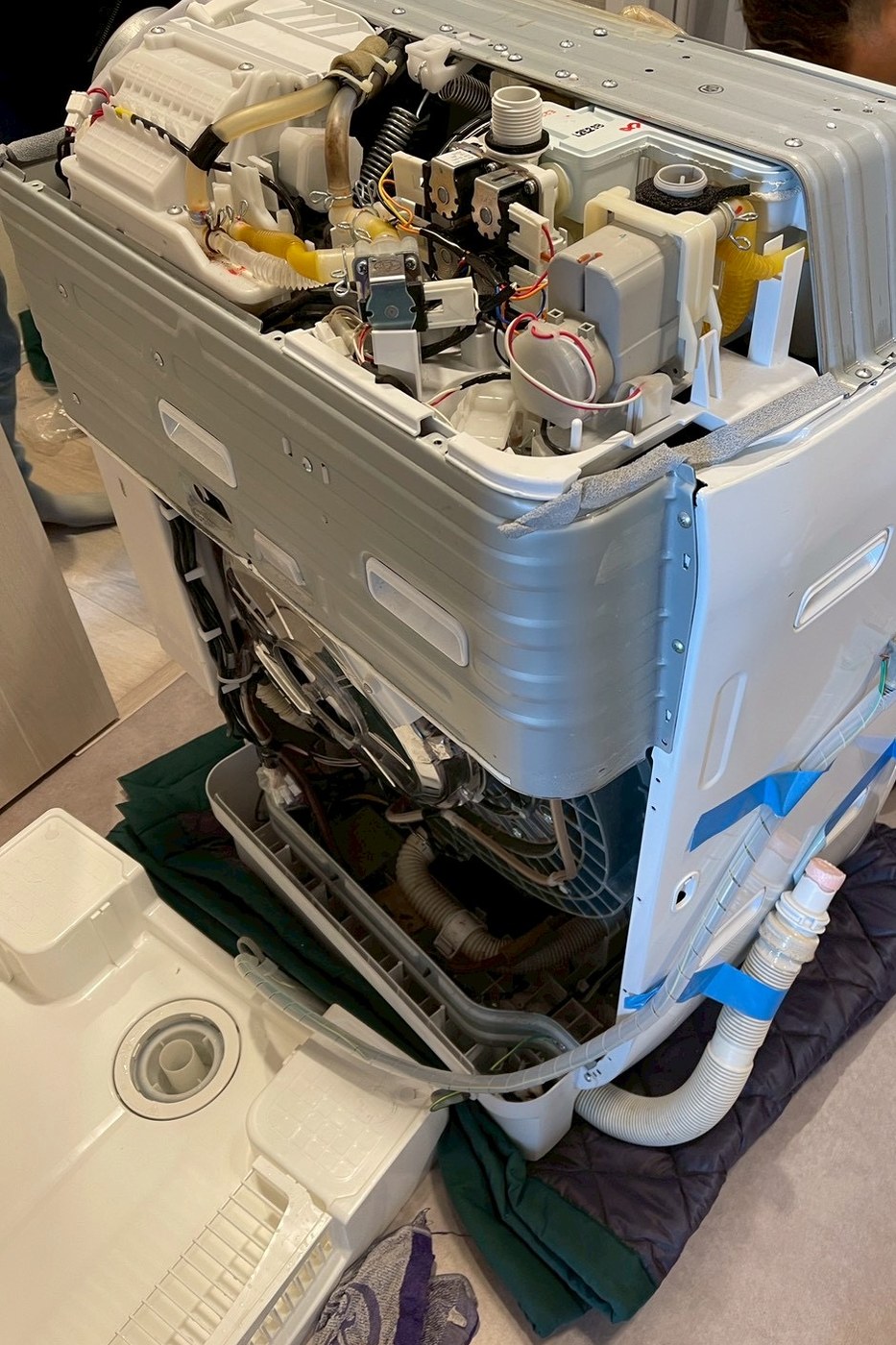札幌市中央区 日立 BD-V9400 分解 バネ交換 作業