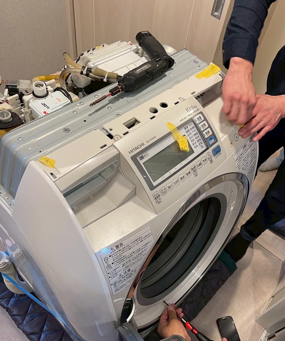 札幌市中央区 日立ドラム式洗濯機 前面分解 作業